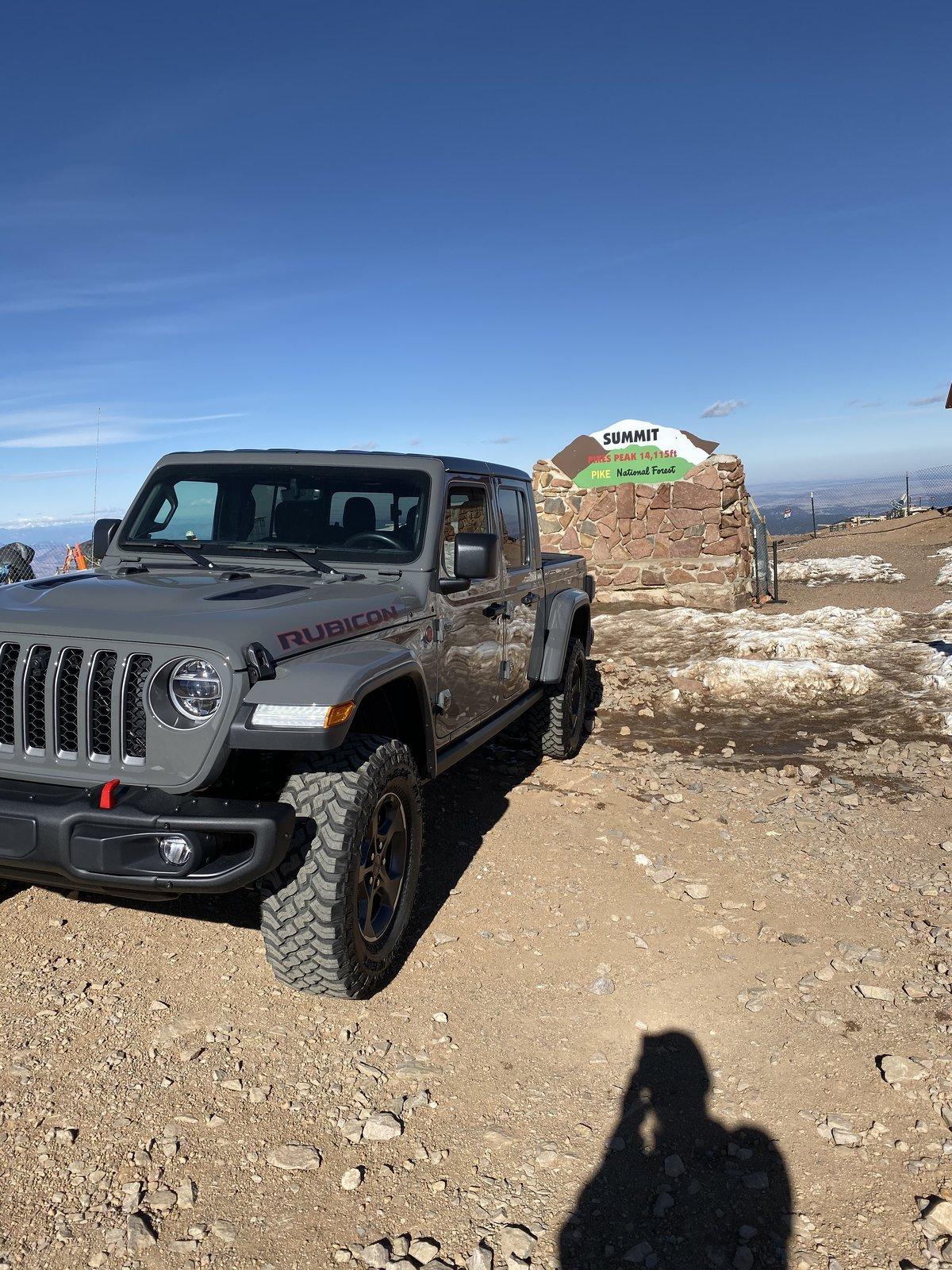 Jeep Gladiator STING GRAY Gladiator JT Club EEE76B84-2941-41B2-B512-C9A022AC9F3E