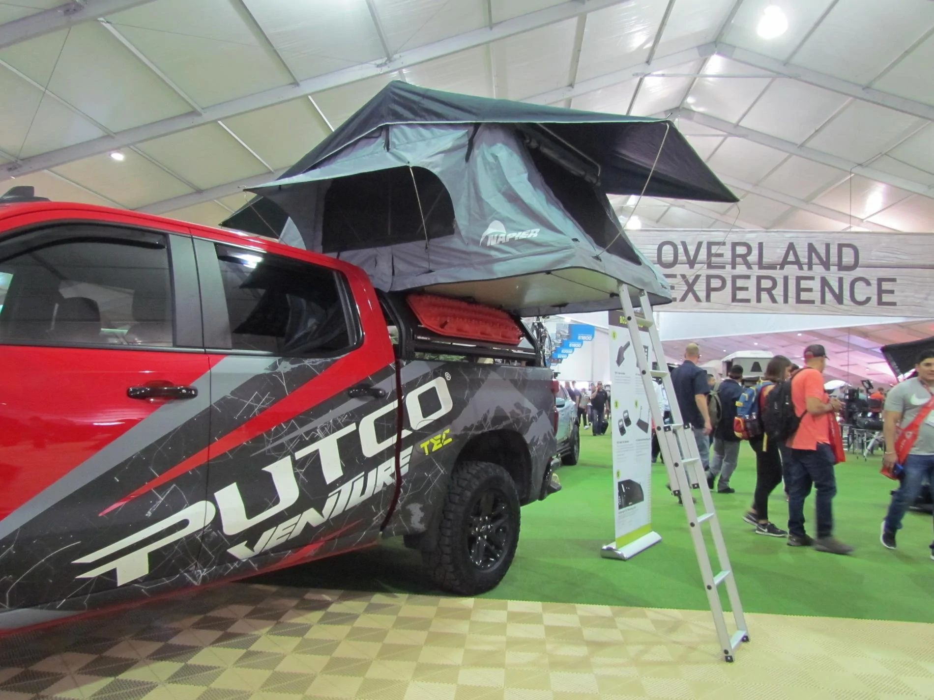 Jeep Gladiator SEMA - Overlanding overlanding2