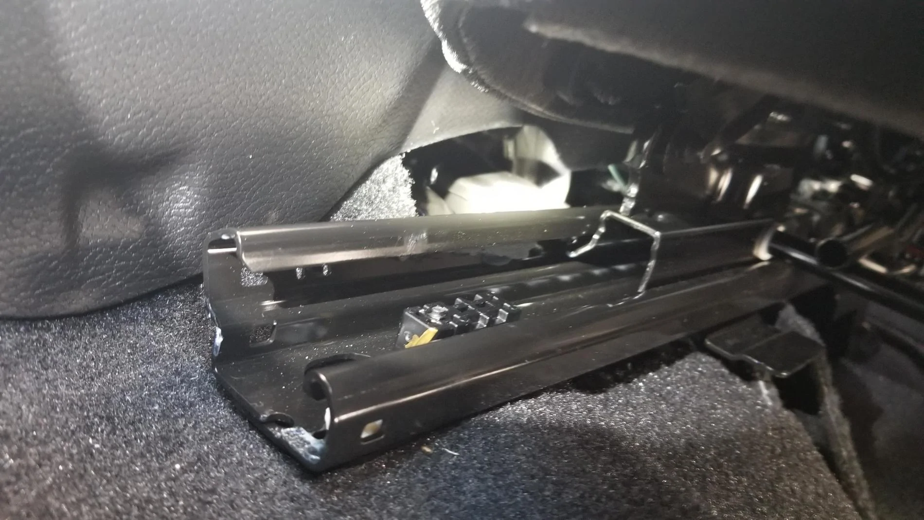 Jeep Gladiator UPDATE RECOVERED HELP dropped key under console Sv0paZj