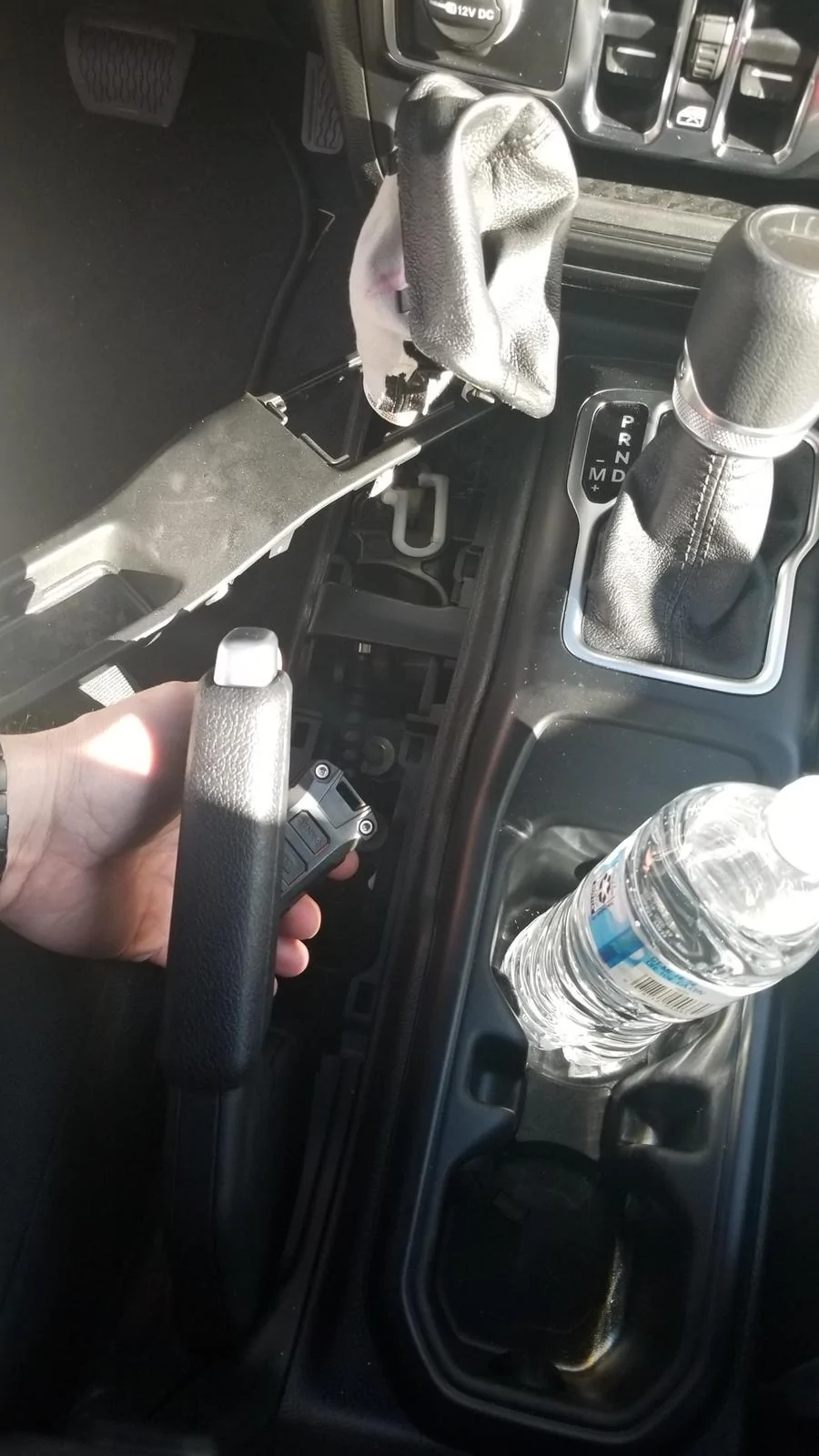 Jeep Gladiator UPDATE RECOVERED HELP dropped key under console MiRWGhj
