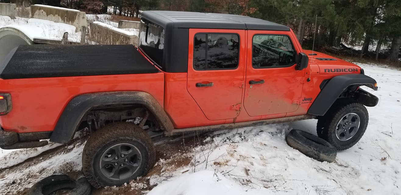 Jeep Gladiator What to do here - all 4 wheels off the gound nc_oc=AQkm4QJ5ucRtPsFO1UzJjYouSjmjuVP_C7fBtBXrNCnHZOSpJEOS9jMrcrSR6w2ciHc&_nc_ht=scontent-iad3-1