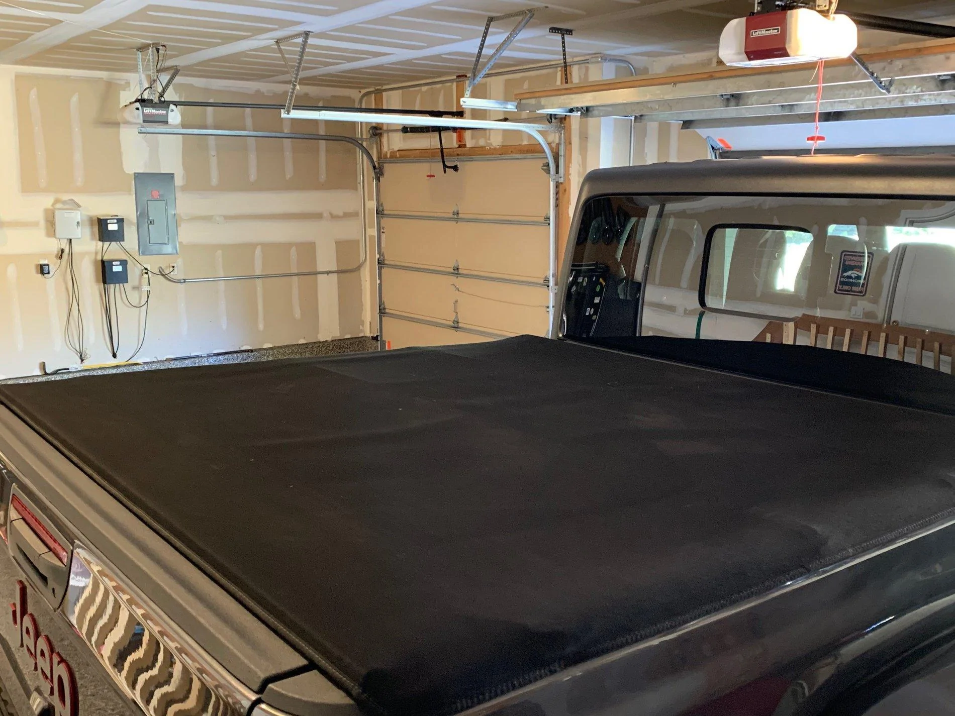 Jeep Gladiator OEM Soft Roll Up Tonneau IMG_0240