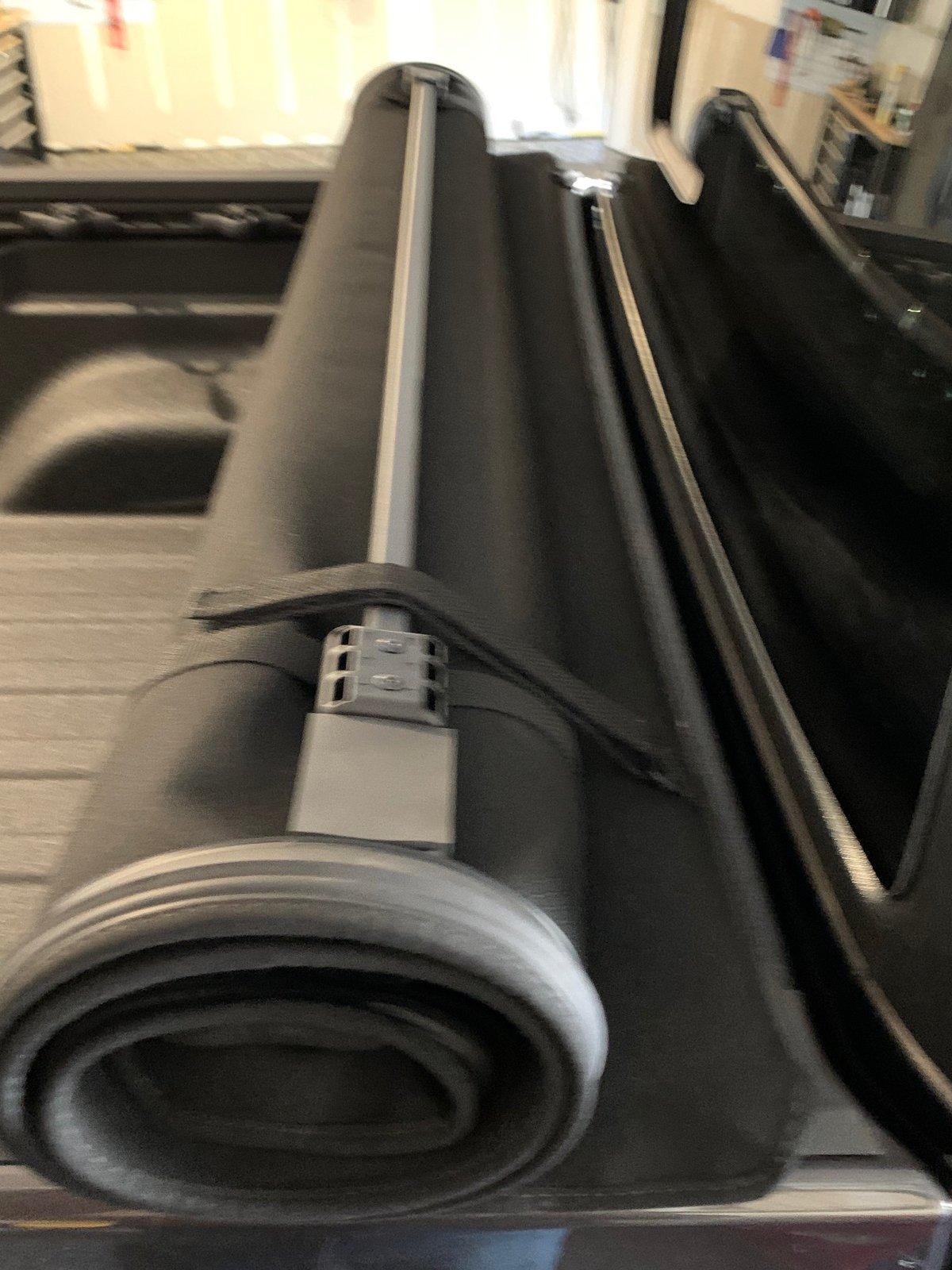 Jeep Gladiator OEM Soft Roll Up Tonneau IMG_0242.JPG