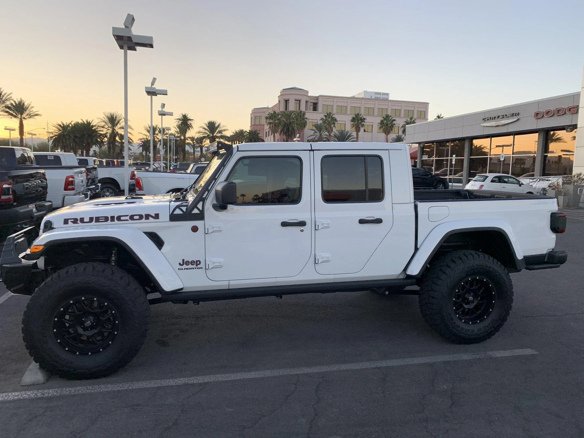 Jeep Gladiator Showroom Rubicon with 37"s  $$$ (pic included) GLADIATOR WHITE 37 INCH