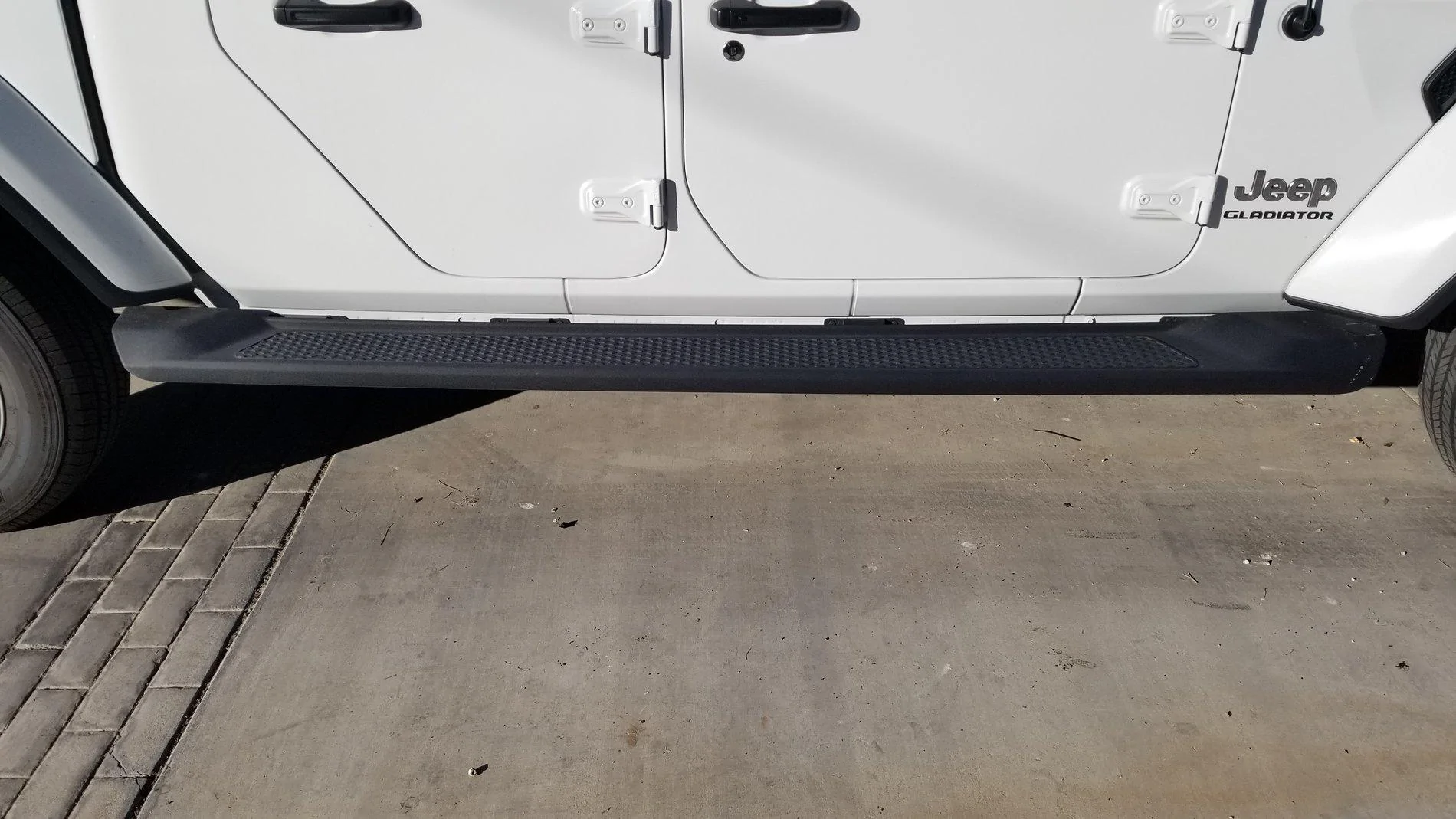 Jeep Gladiator JT Overland - alternative to stock "running boards" 20191118_144134