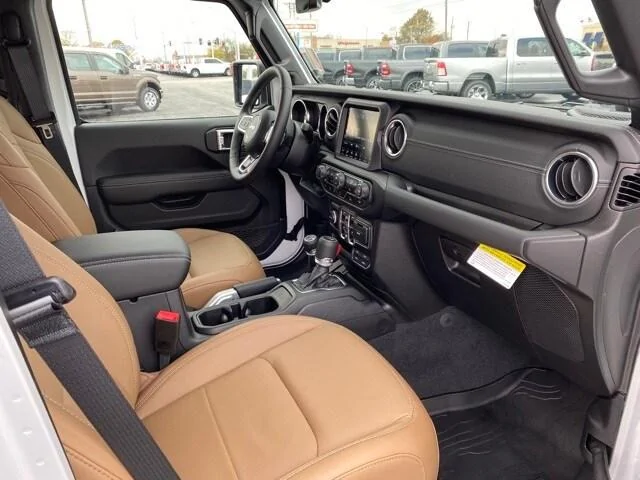 Jeep Gladiator Gator with tan leather dash question f47a91272ee9db4075694d4b2f2c3f6ax
