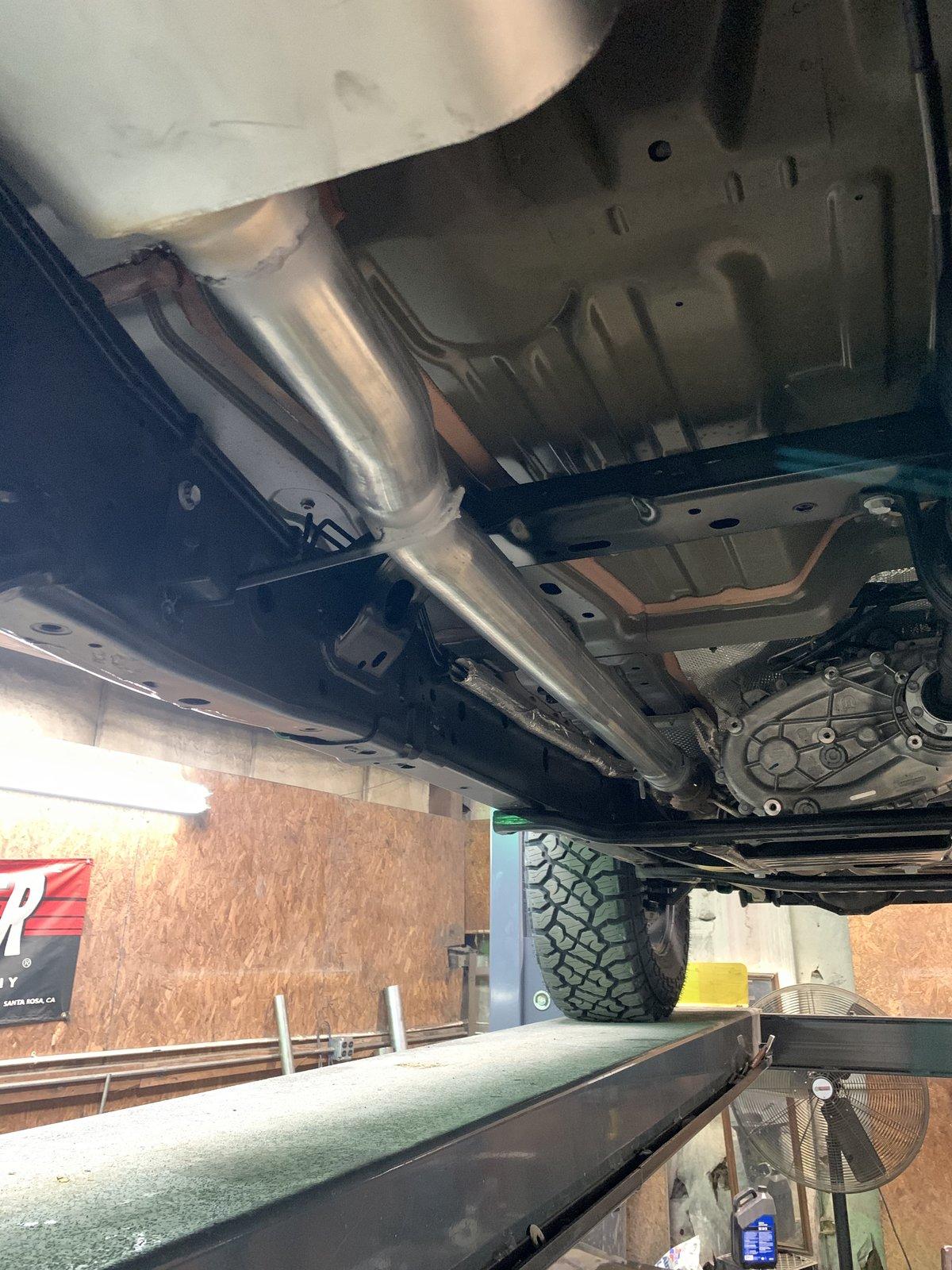 Jeep Gladiator Custom Exhaust Using The Thrush Welded Muffler A49F39BE-DD91-48E7-9E14-4E37FD6D1997