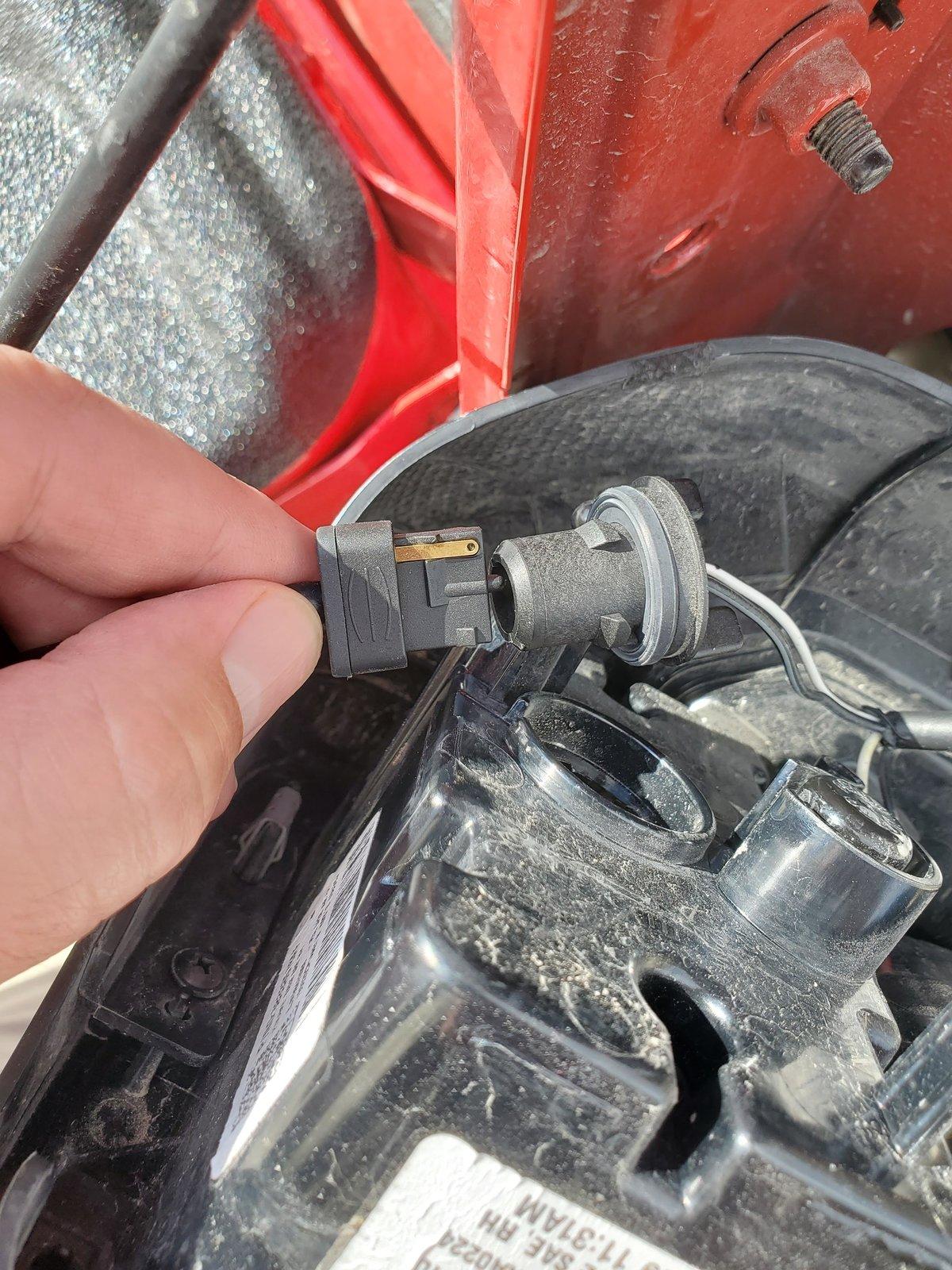 Jeep Gladiator LED Bulb Replacement - IT WORKS! 20191120_131042