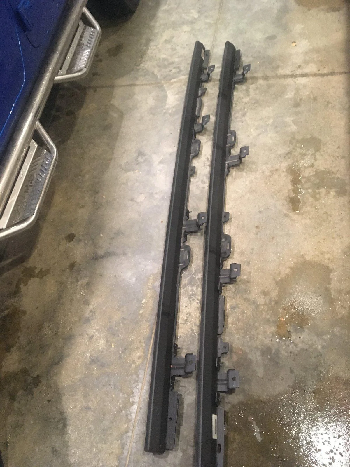 Jeep Gladiator OEM Rubicon Rock Rails 8994BB3F-9F7E-4C2F-802A-2A9A9CC0FD81