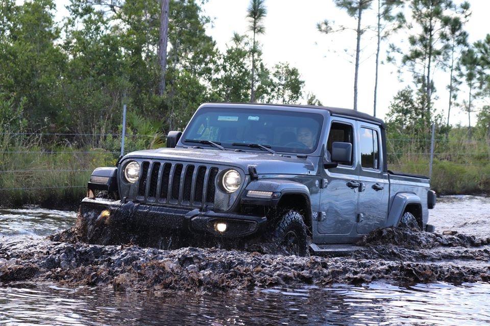 Jeep Gladiator STING GRAY Gladiator JT Club 4DA202C6-C2C3-4ABD-B01C-B00A74C0063D