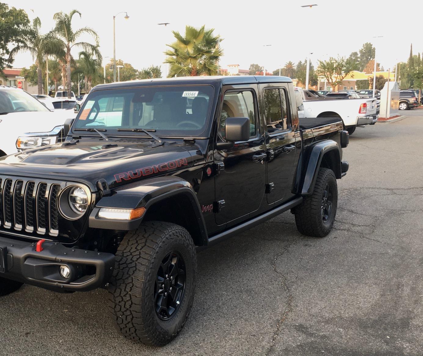 Jeep Gladiator LAUNCH EDITION Gladiator JT Club 15163377-E1FC-499D-B6E1-F069EA34B08C