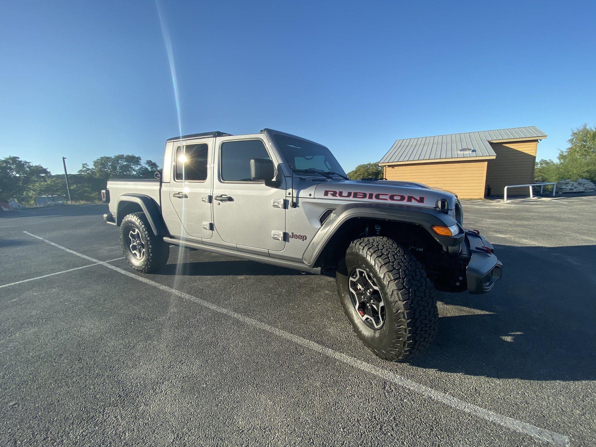 Jeep Gladiator Anyone Else Really Like Looking at Your Parked Rig? A06BF0DC-EBC3-44F7-96E0-F5E9EA1E7572