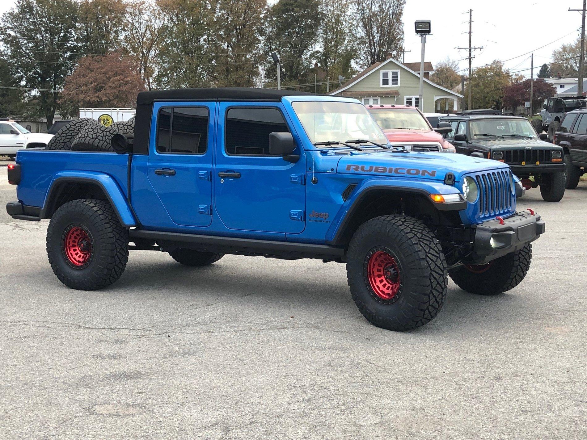 Jeep Gladiator Gladiators on Mopar 2" Lift Kit tiro