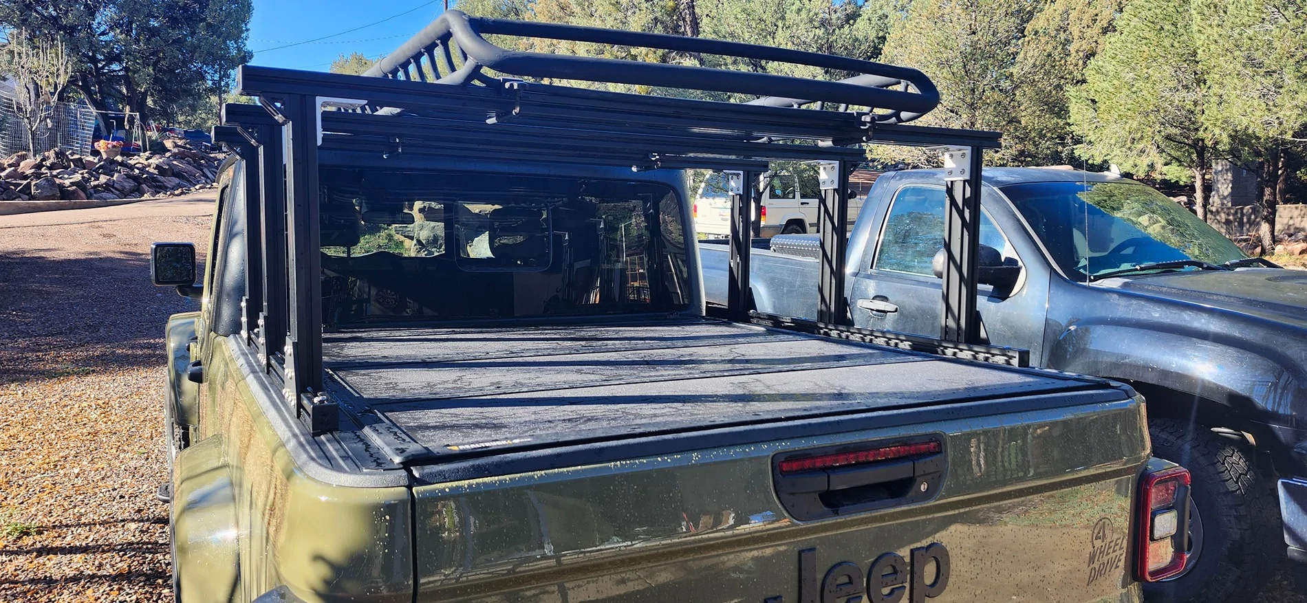Jeep Gladiator Bed rack, tonneau cover compatability 20260214_092303