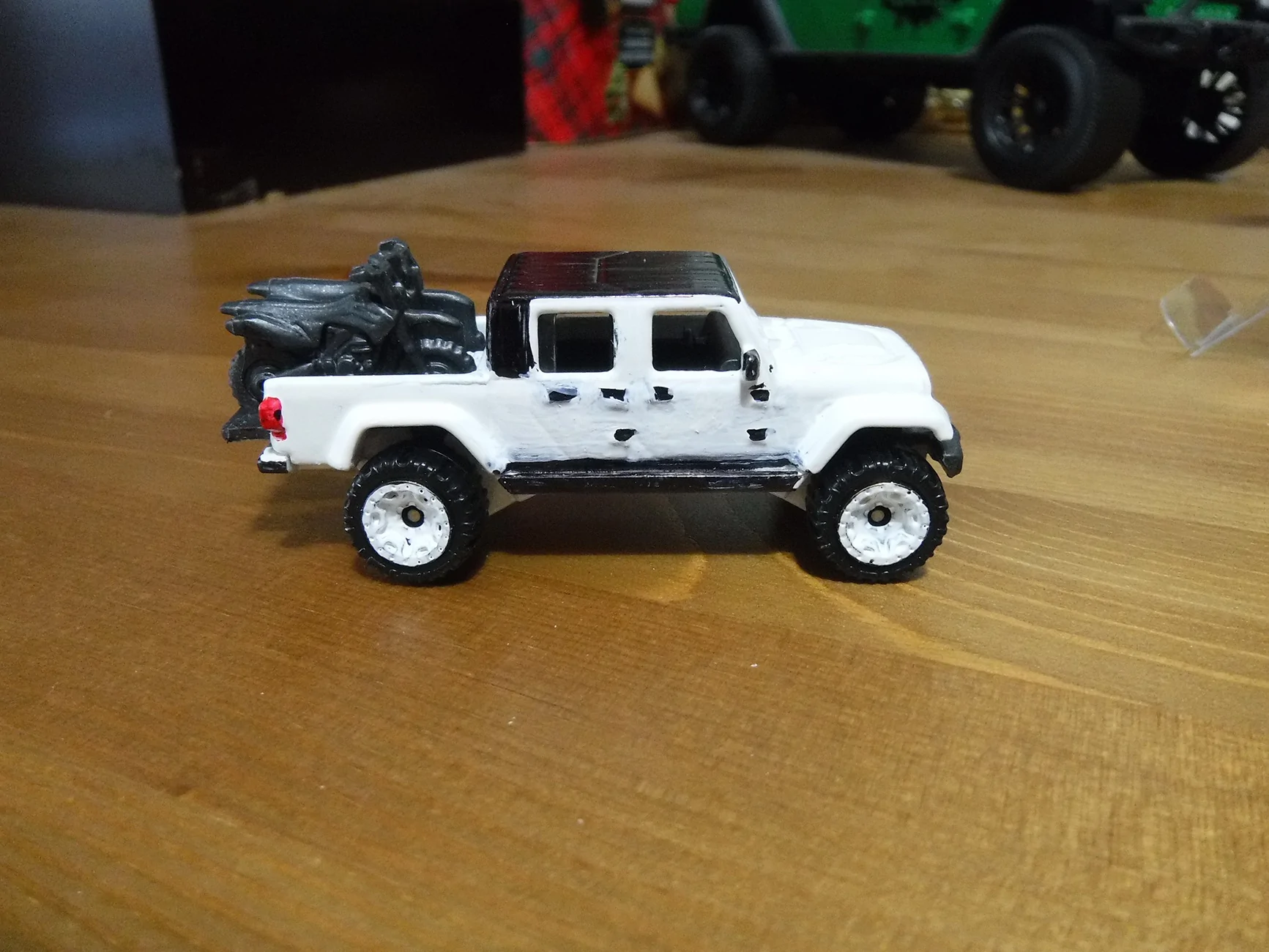 Jeep Gladiator Hot Wheels Elite 64 Mod Shop ’24 Jeep Gladiator (1:64 scale diecast model) DSCF5582
