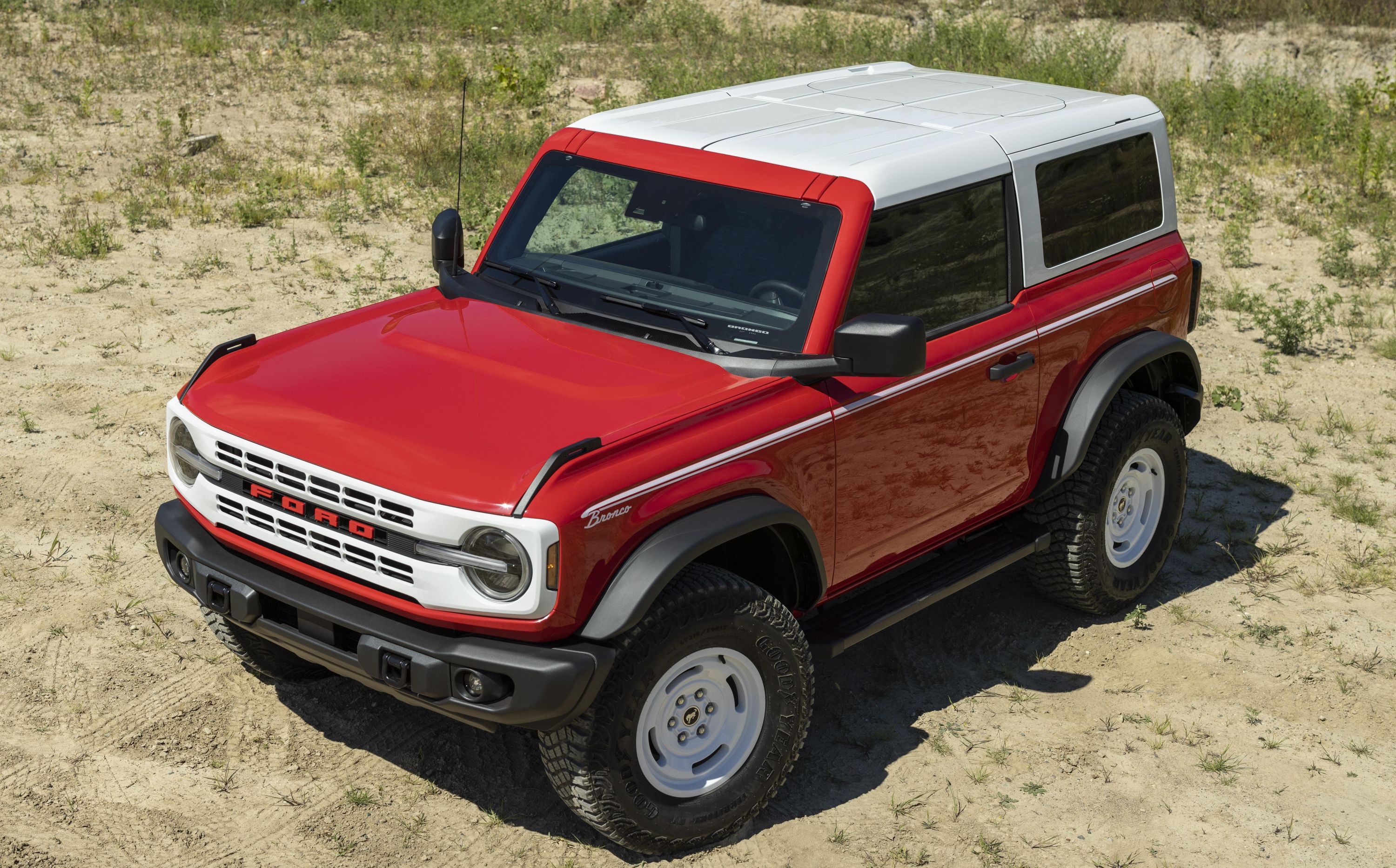 Jeep Gladiator 2026 Gladiator Whitecap Announced 22%2F08%2F2023-Bronco-Heritage-Edition_Race-Red_04