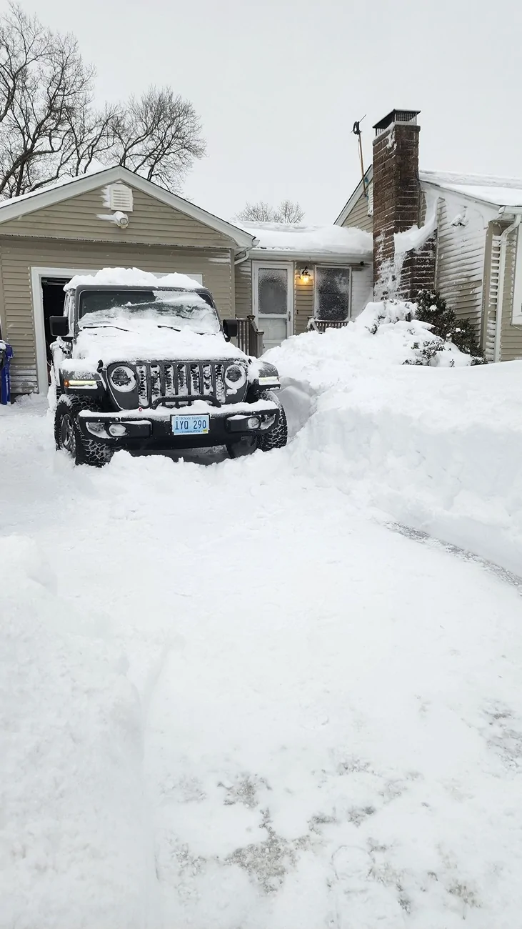 Jeep Gladiator WTF is this fluid? Also got some snow today... 20260223_162719
