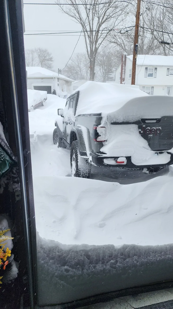 Jeep Gladiator WTF is this fluid? Also got some snow today... 20260223_152423