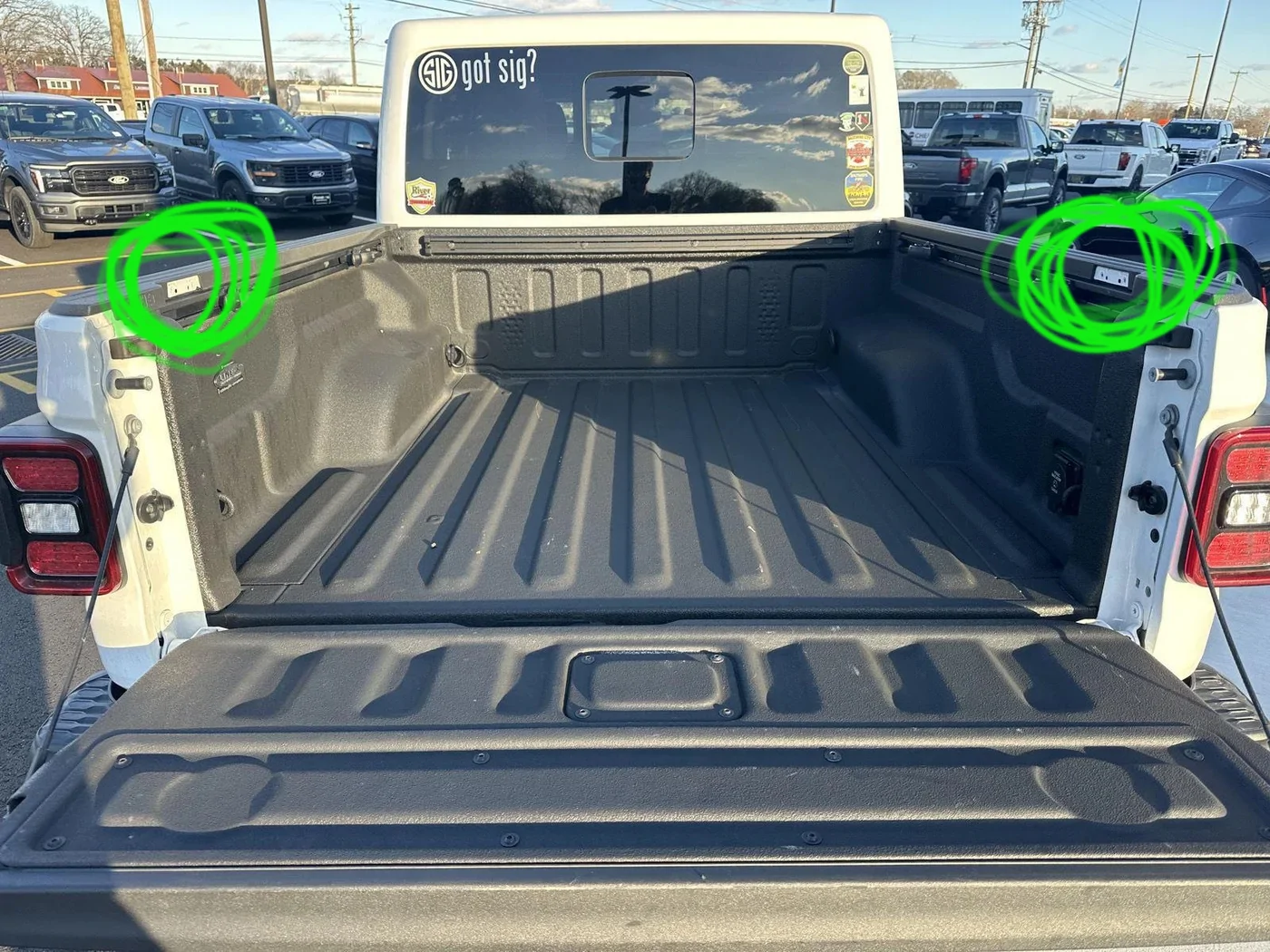 Jeep Gladiator What can we do for you? Bed