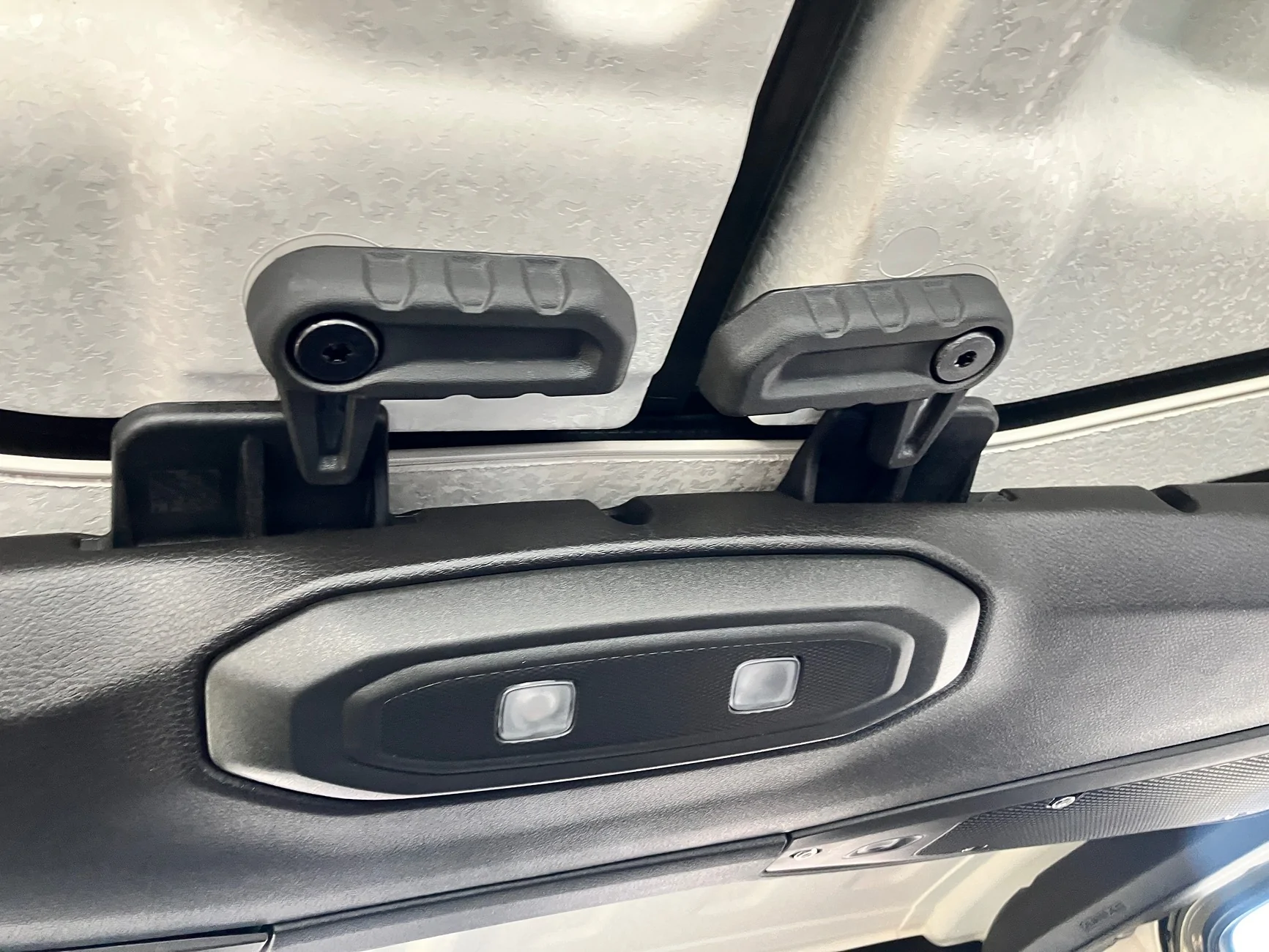 Jeep Gladiator Trying to install Sunrider Top from 2023 Gladiator on my 2025 Gladiator Mojave IMG_1316