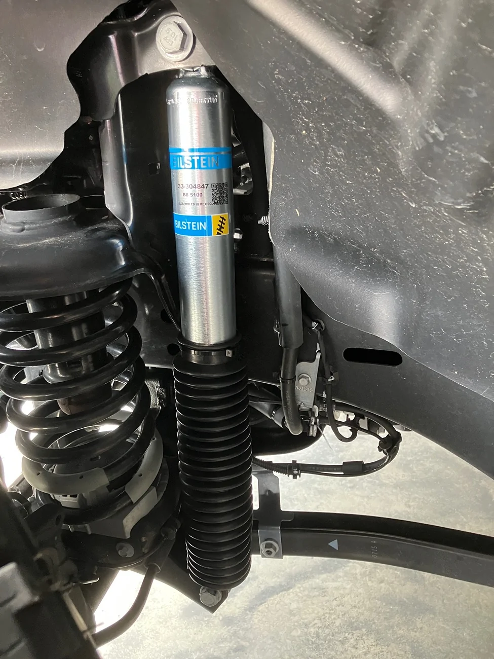 Jeep Gladiator Any tricks for keeping new shocks compressed for install? IMG_5476
