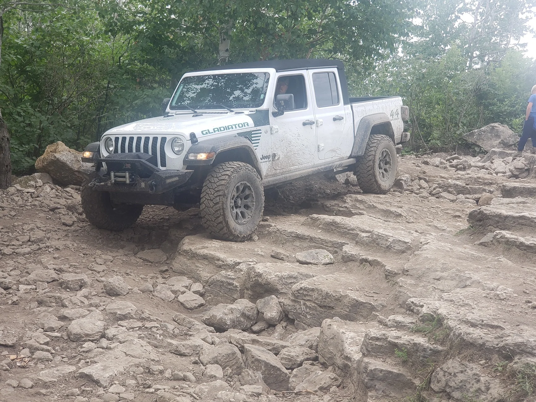 Jeep Gladiator Anybody have pics of Sport gladiators on 35s with just a leveling kit? Thanks 20200802_144758