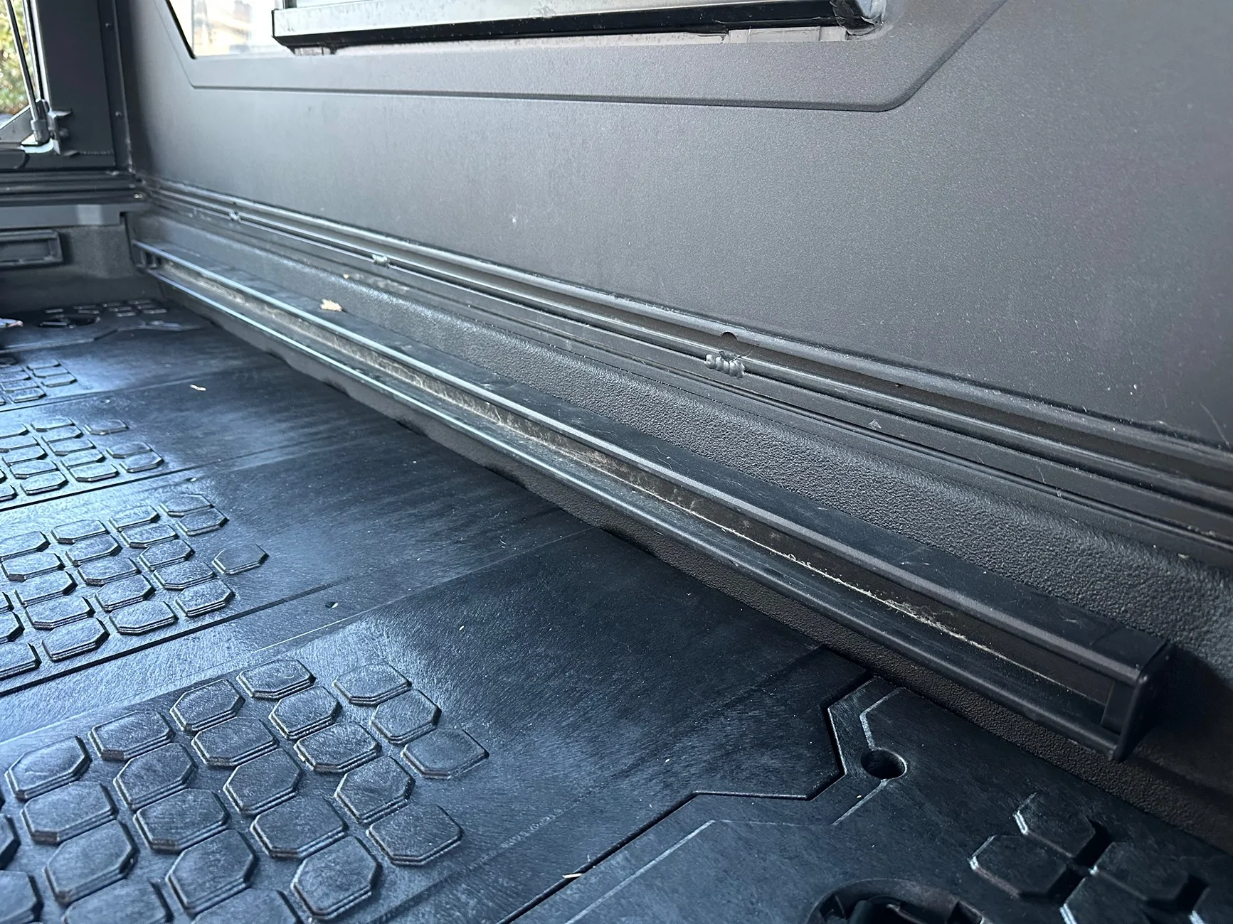 Jeep Gladiator Versabar rails? IMG_5564