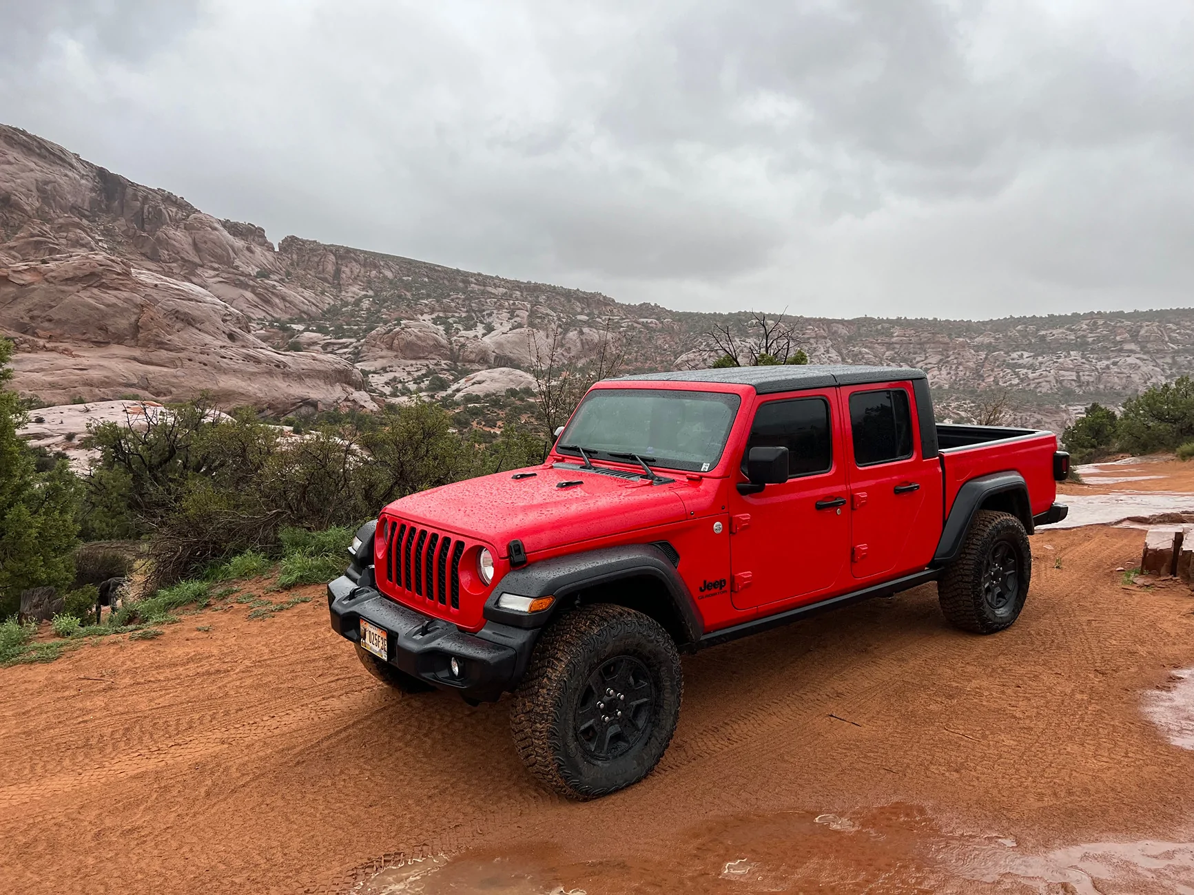 Jeep Gladiator Anybody have pics of Sport gladiators on 35s with just a leveling kit? Thanks IMG_1648