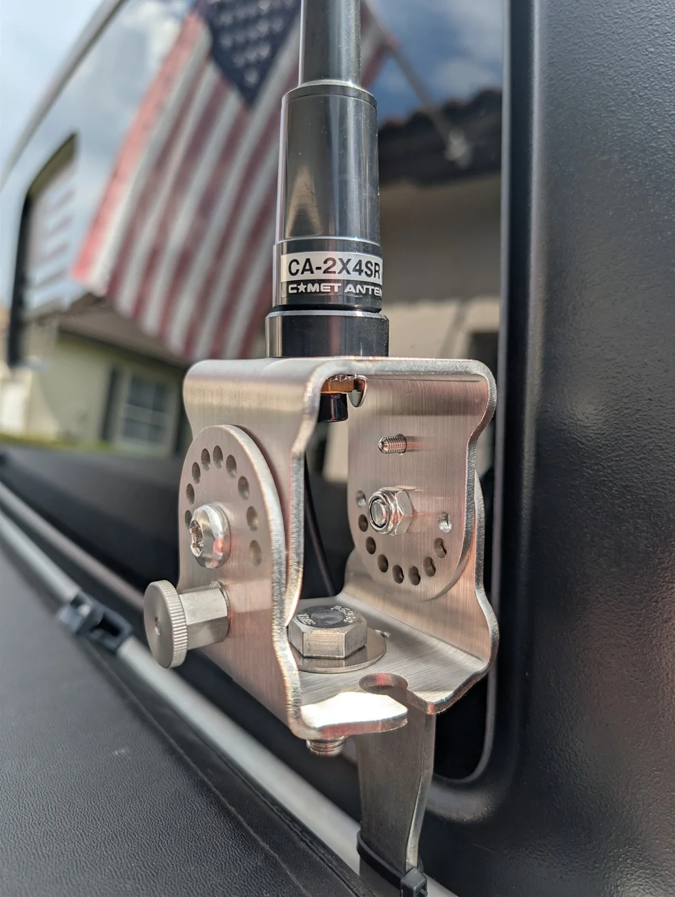 Jeep Gladiator HAM / GMRS Radio and antenna setup of a 22' JT PXL_20260228_175802386