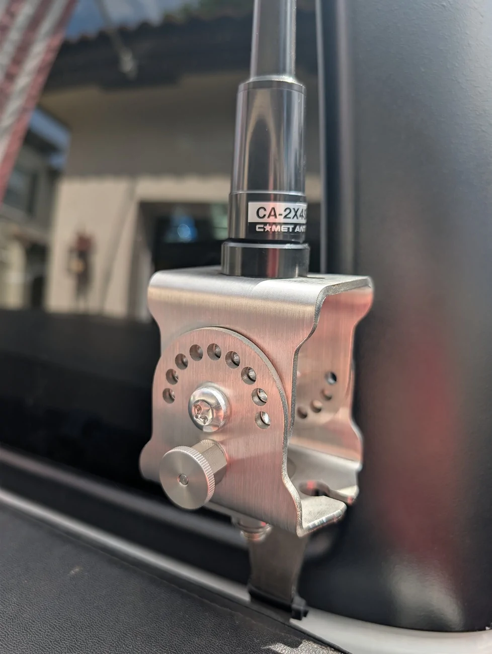 Jeep Gladiator HAM / GMRS Radio and antenna setup of a 22' JT PXL_20260228_175805787