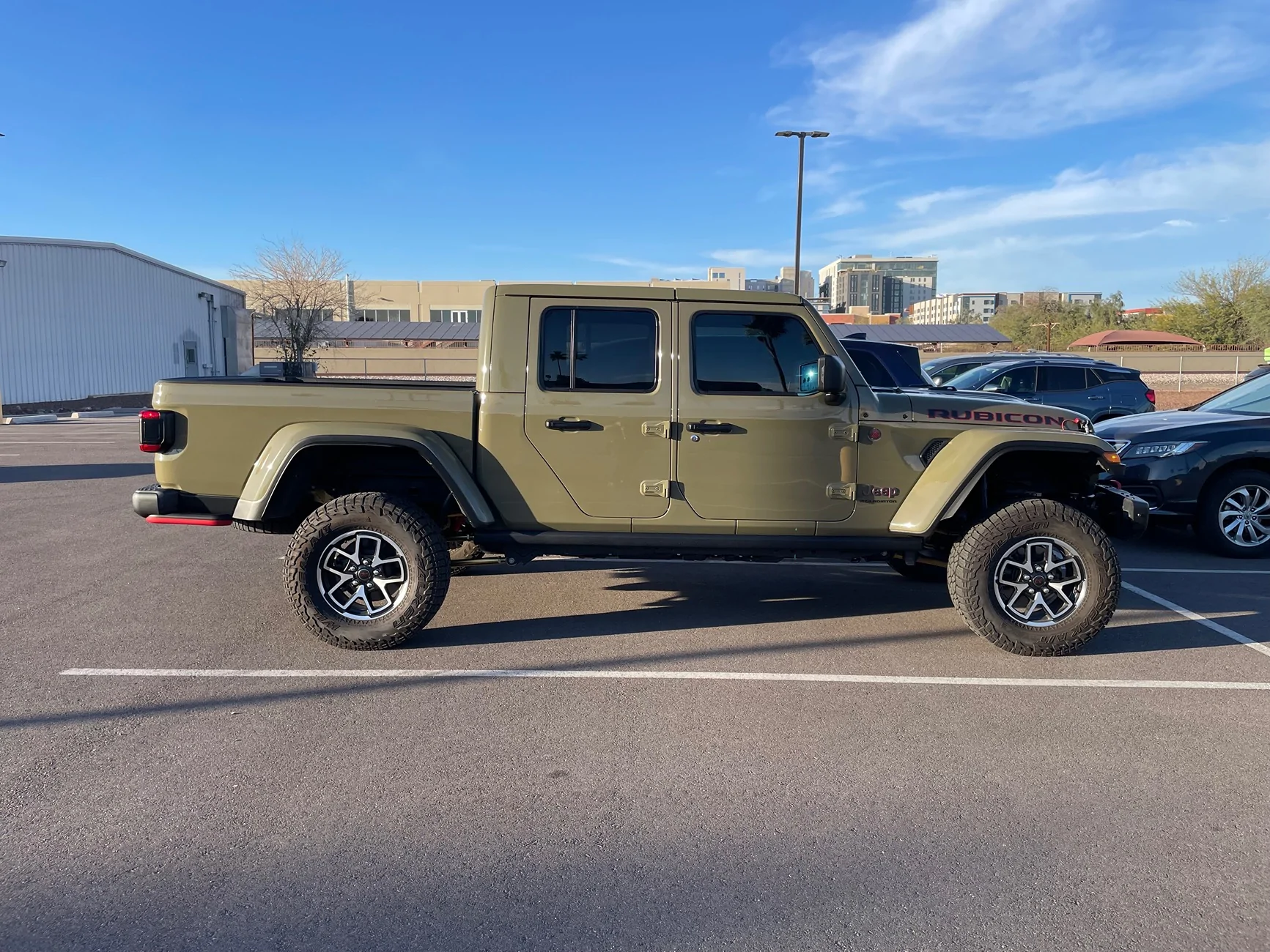 Jeep Gladiator 2025 Rubicon X + Metalcloak 2.5” Game-changer + stock IMG_4028