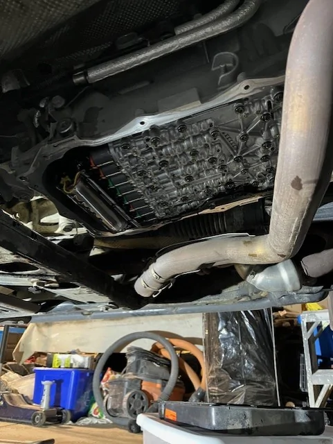 Jeep Gladiator Pan Drop / Drain & Fill Instructions for ZF 8HP50 or Chrysler TorqueFlite 850RE Automatic Transmission pan_drop_100_850RE_automatic_transmission_with_oil_pan_and_gasket_removed_and_flange_(gasket_