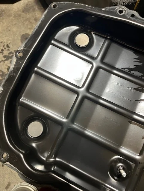 Jeep Gladiator Pan Drop / Drain & Fill Instructions for ZF 8HP50 or Chrysler TorqueFlite 850RE Automatic Transmission pan_drop_140_inside_of_reusable_MOPAR_transmission_oil_pan_after_cleaning_shown_with_clean_ma