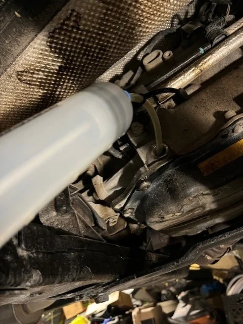 Jeep Gladiator Pan Drop / Drain & Fill Instructions for ZF 8HP50 or Chrysler TorqueFlite 850RE Automatic Transmission pan_drop_150_new_fluid_being_installed_thru_fill_hole_after_installing_clean_transmission_oil