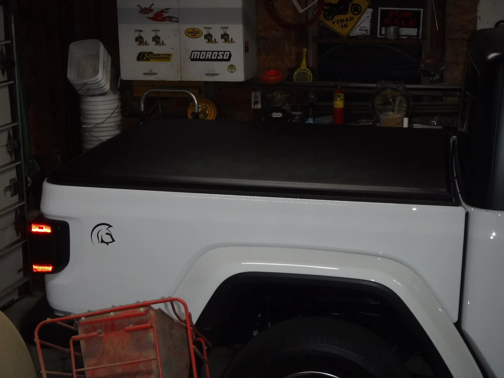 Jeep Gladiator Tonneau cover with drop in bed liner DSCF2612