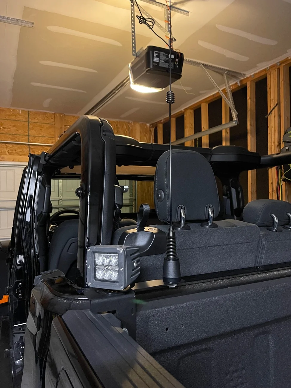 Jeep Gladiator Midland Antenna (wind test) IMG_3308