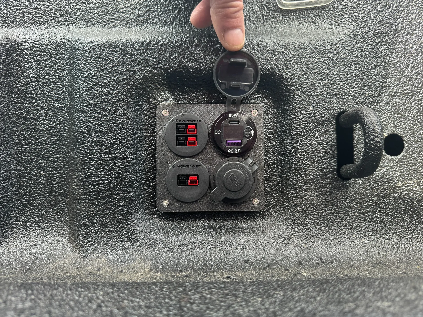 Jeep Gladiator Battery setup for overlanding?'s JT_Bed_Power_Outlet