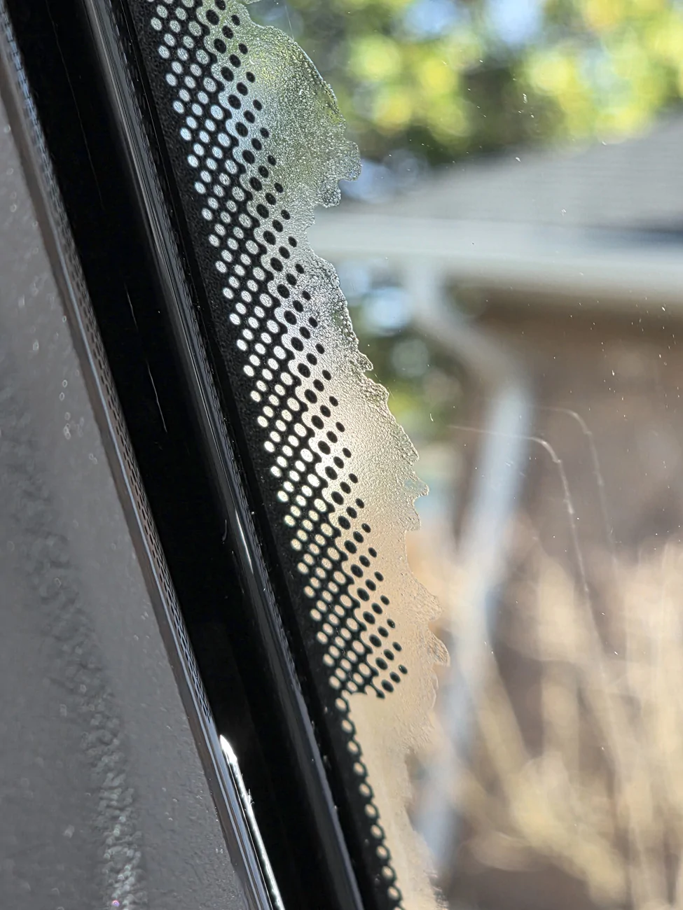 Jeep Gladiator 2025 Gladiator Gorilla Glass Defect? 20260314_164742