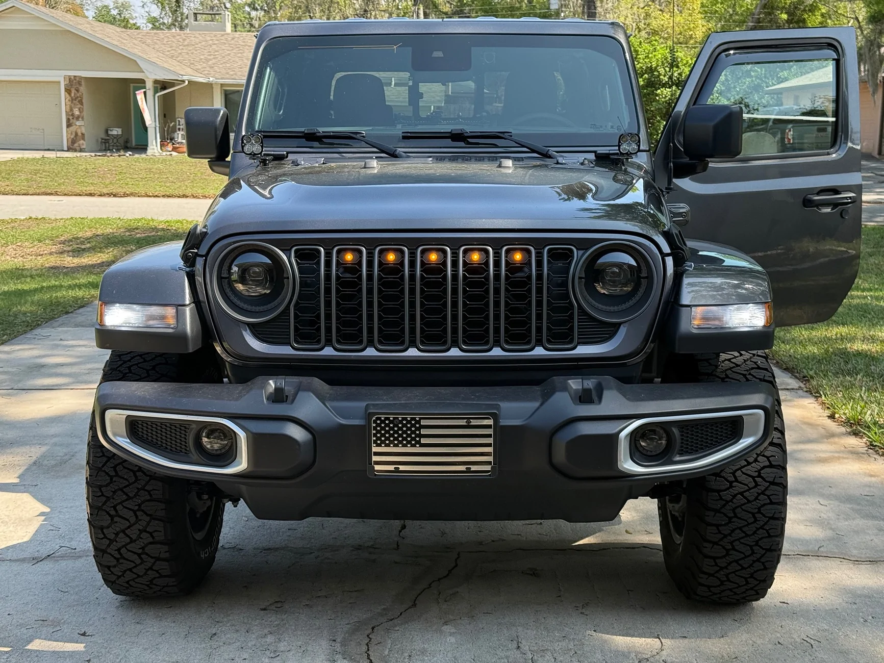 Jeep Gladiator Finally added prerunner-style grille lights IMG_0723
