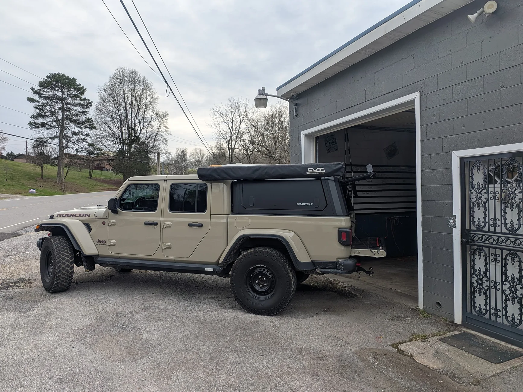 Jeep Gladiator DEAL OF A LIFETIME: Cascadia CVT tents nearly 90% off PXL_20260318_202532111