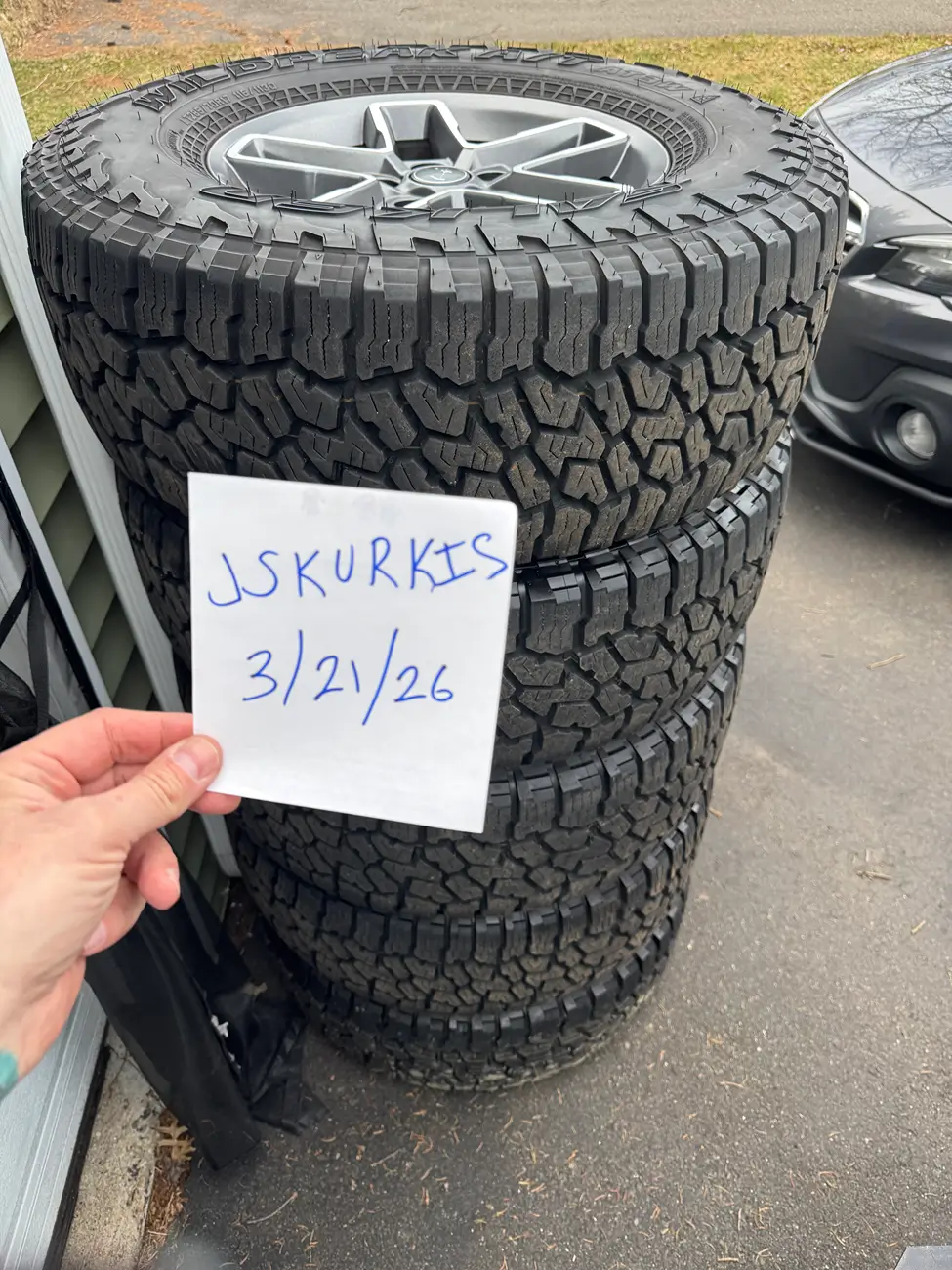 Jeep Gladiator 2025 Mojave X Wheels and Tires (plus spare) includes lug nuts and TPMS tempImageeDeClW