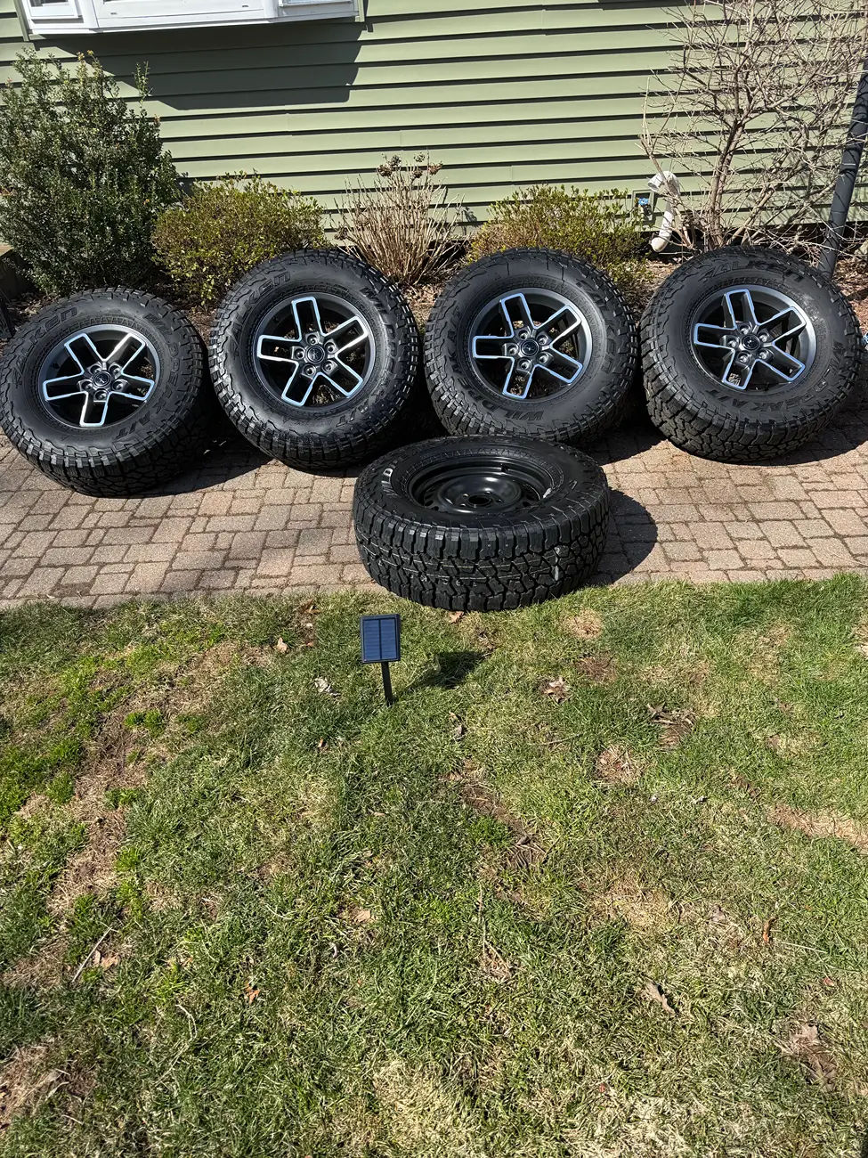 Jeep Gladiator 2025 Mojave X Wheels and Tires (plus spare) includes lug nuts and TPMS tempImagevENOzR