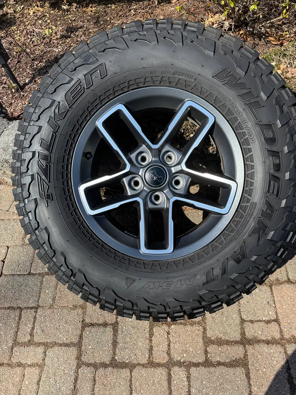 Jeep Gladiator 2025 Mojave X Wheels and Tires (plus spare) includes lug nuts and TPMS tempImageFzwtlF
