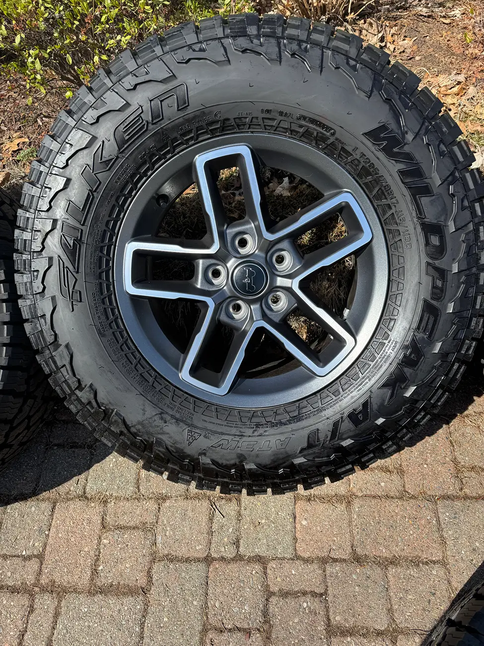 Jeep Gladiator 2025 Mojave X Wheels and Tires (plus spare) includes lug nuts and TPMS tempImagerCnsFr
