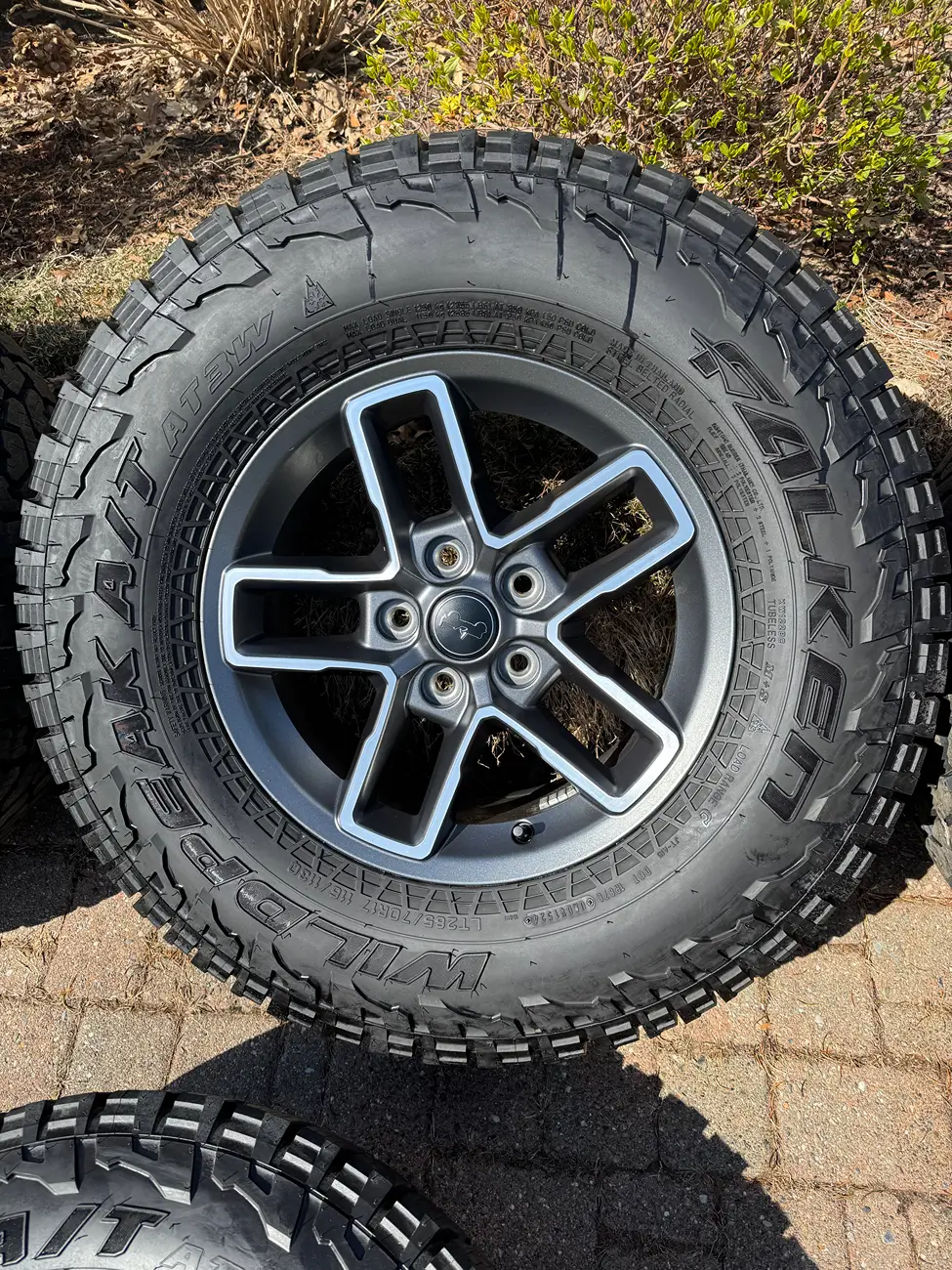 Jeep Gladiator 2025 Mojave X Wheels and Tires (plus spare) includes lug nuts and TPMS tempImageGWAi3s