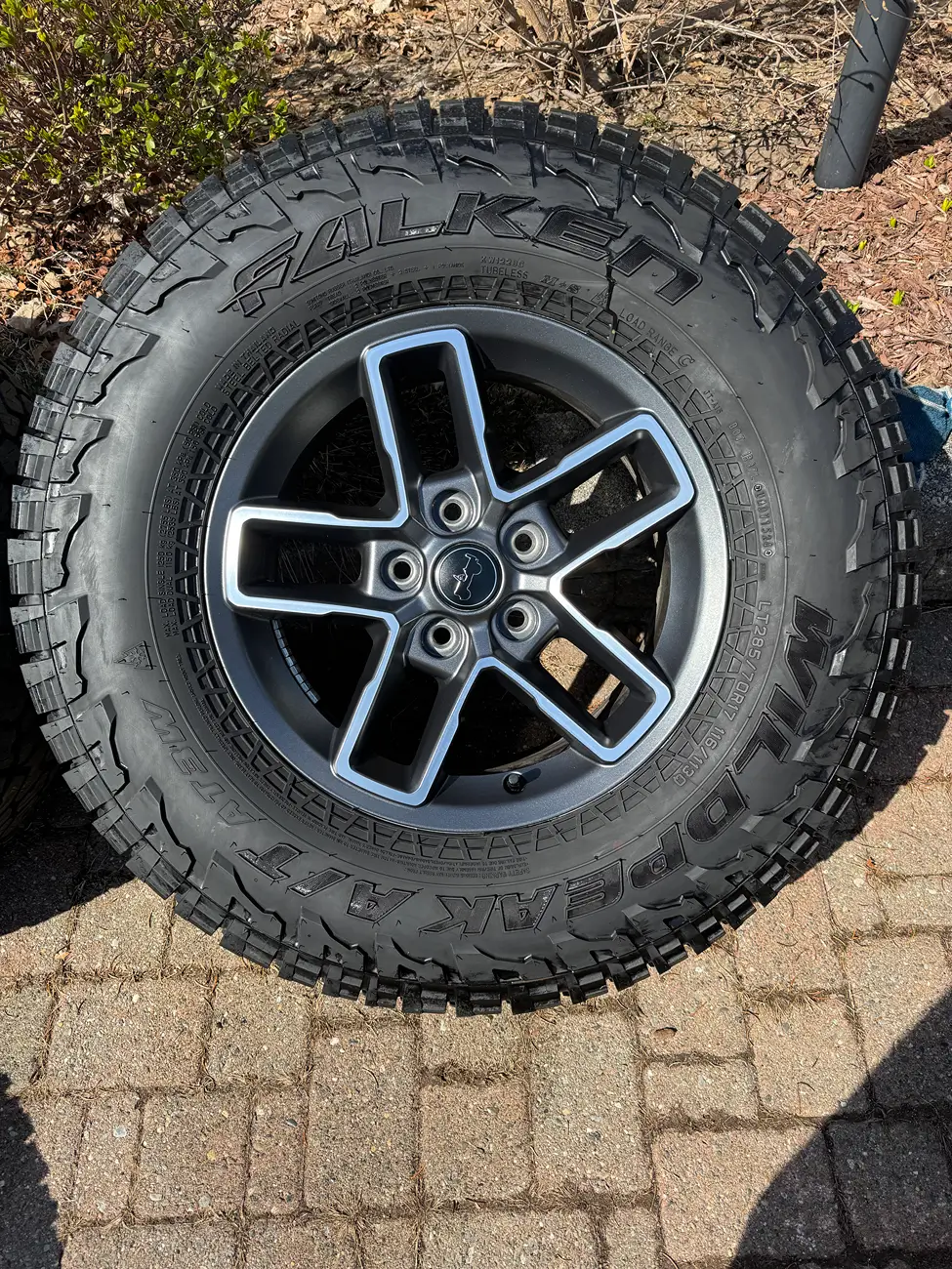 Jeep Gladiator 2025 Mojave X Wheels and Tires (plus spare) includes lug nuts and TPMS tempImageLqjnYJ