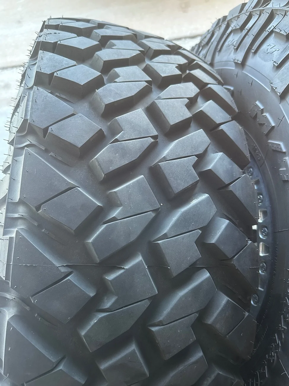 Jeep Gladiator Dirty Life Enigma Race 17x9 -38mm 5x127 Beadlock Rims IMG_3696