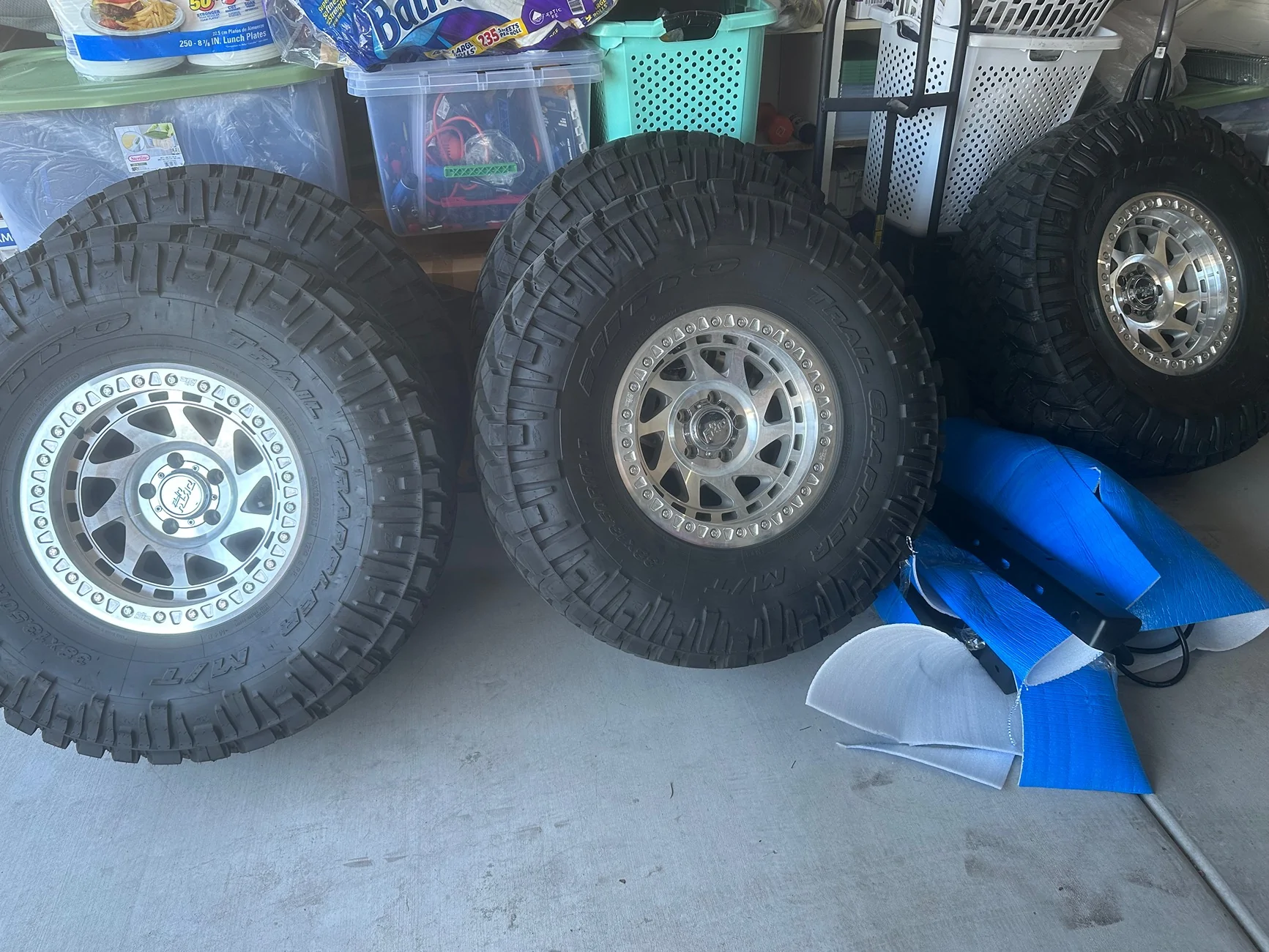Jeep Gladiator Dirty Life Enigma Race 17x9 -38mm 5x127 Beadlock Rims IMG_3694