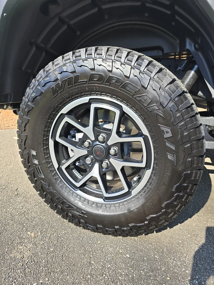Jeep Gladiator Rubicon Wheels & Tires - 2025 Rubicon 300 Miles ONLY 20260322_105148