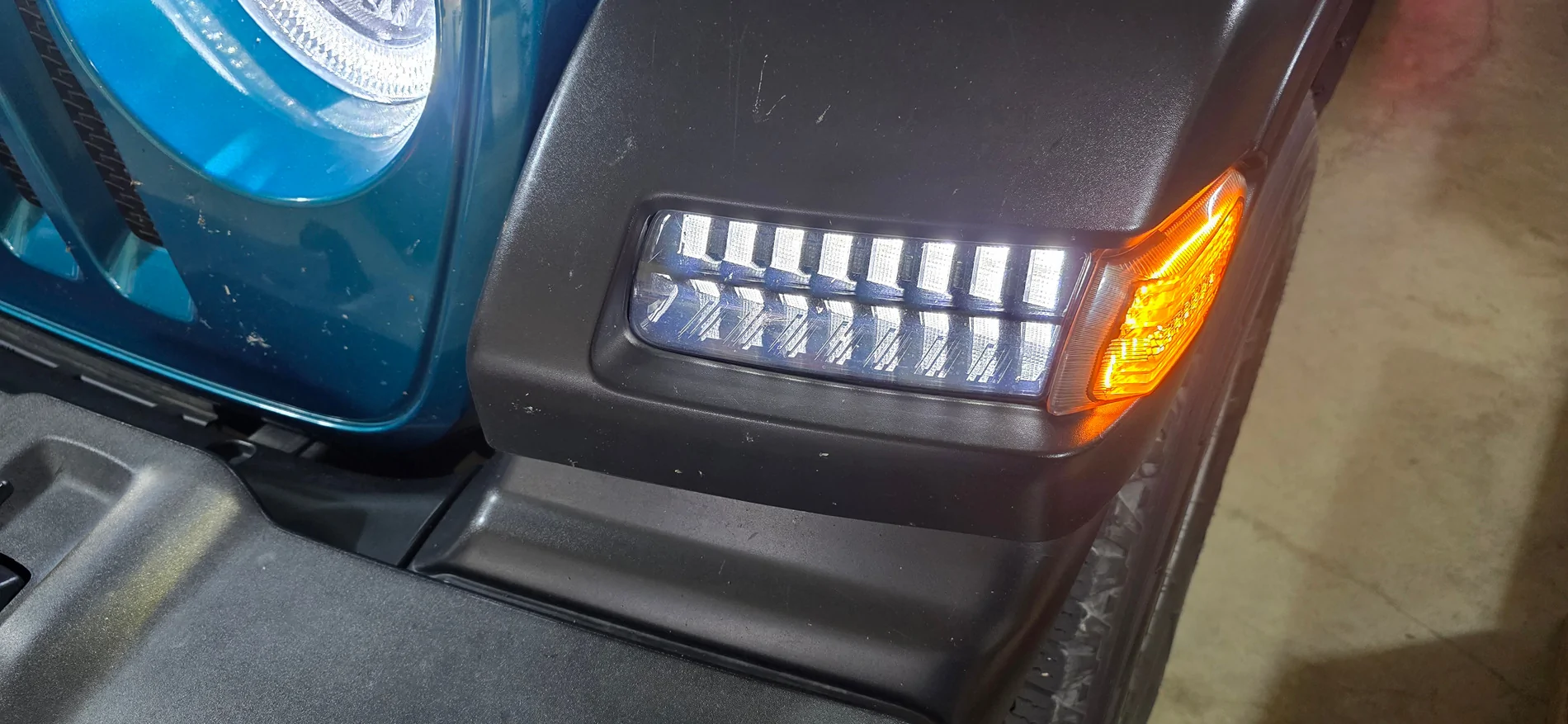 Jeep Gladiator Gladiator sport sequential turn signals 20260325_204317